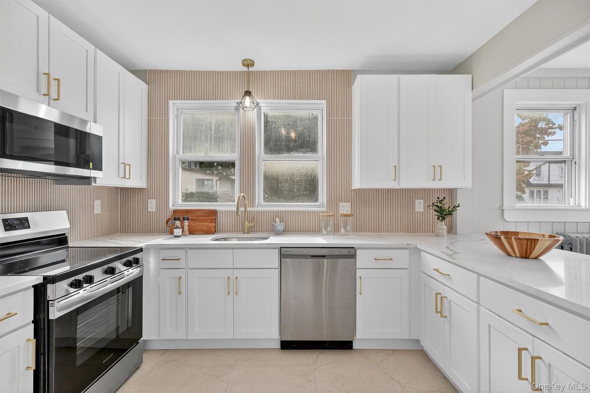 Interior, Kitchen, Pendant Lights, Stainless Steel Appliances
