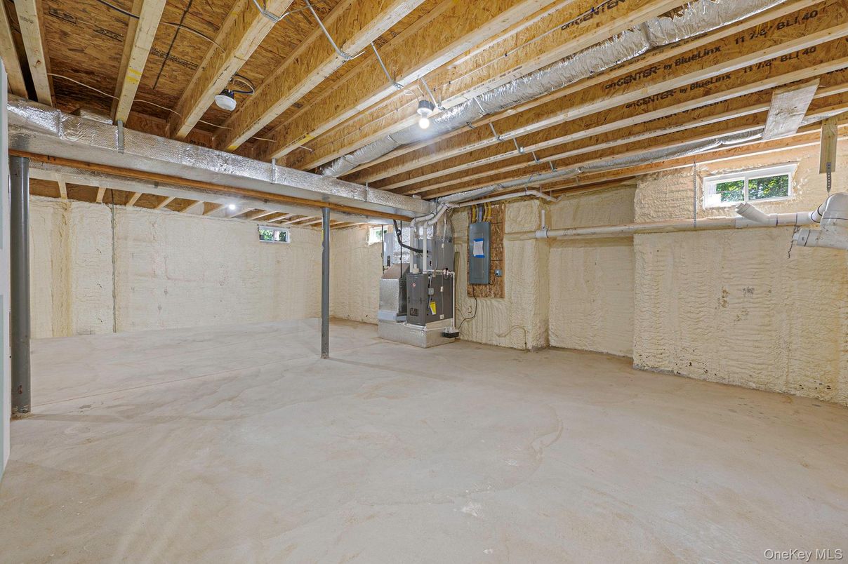 Empty room, Interior, Wooden Beams, Wooden Ceilings