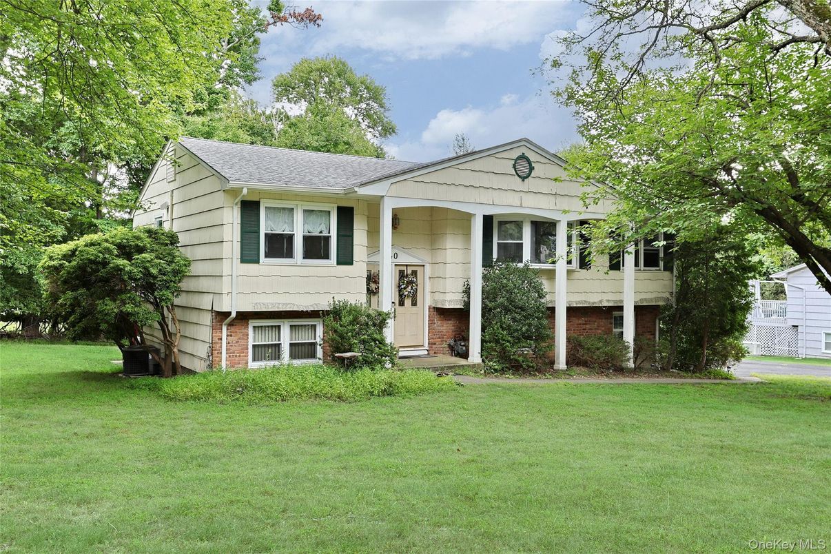 Exterior, Facade, Brick Facade, Raised Ranch