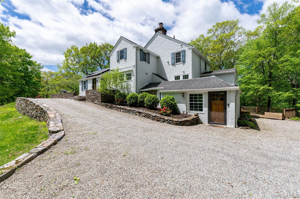Attached, Exterior, Facade, Farmhouse