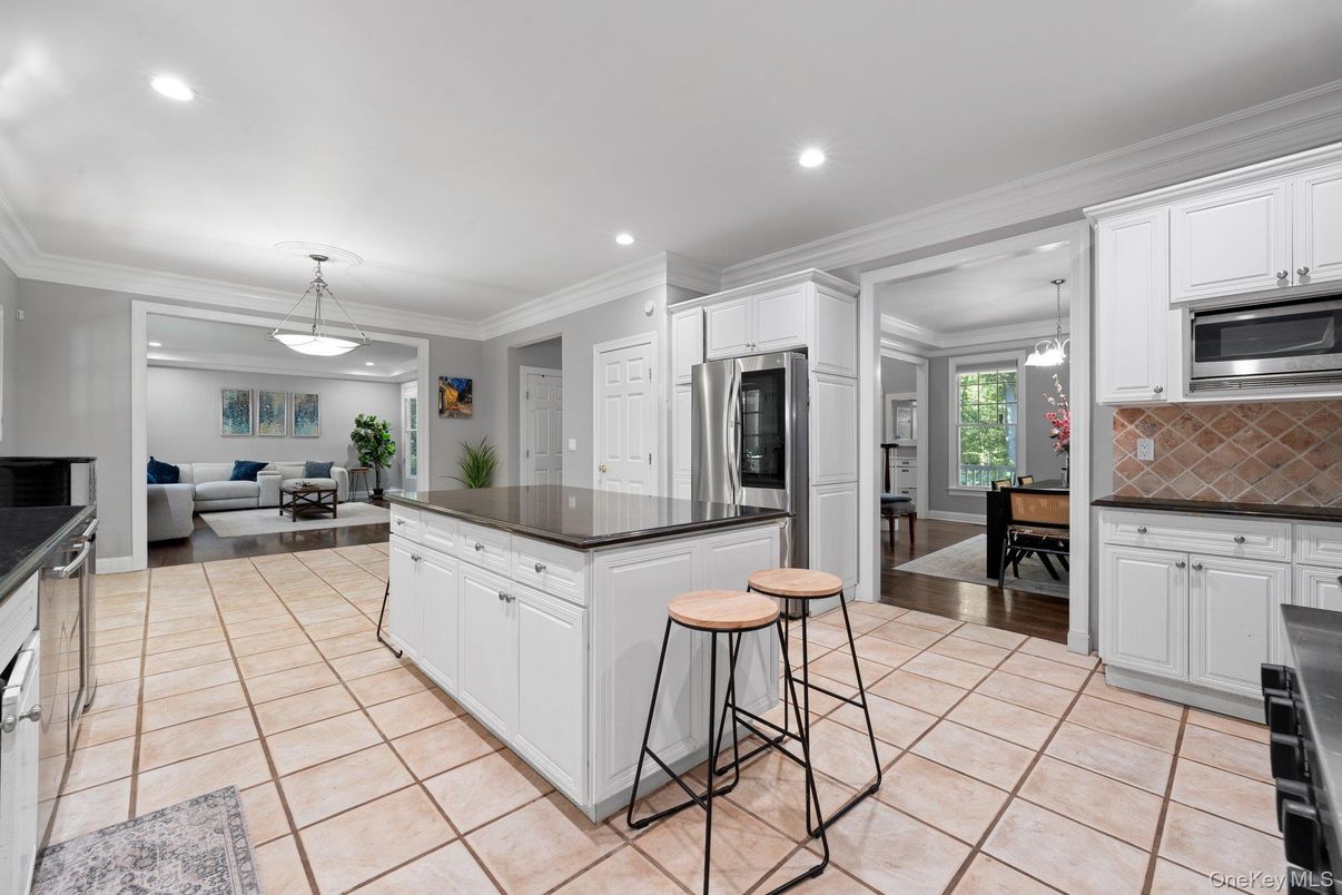 Dining room, Interior, Kitchen, Living room, Pendant Lights, Recessed Lighting, Stainless Steel Appliances, Wood Texture Flooring