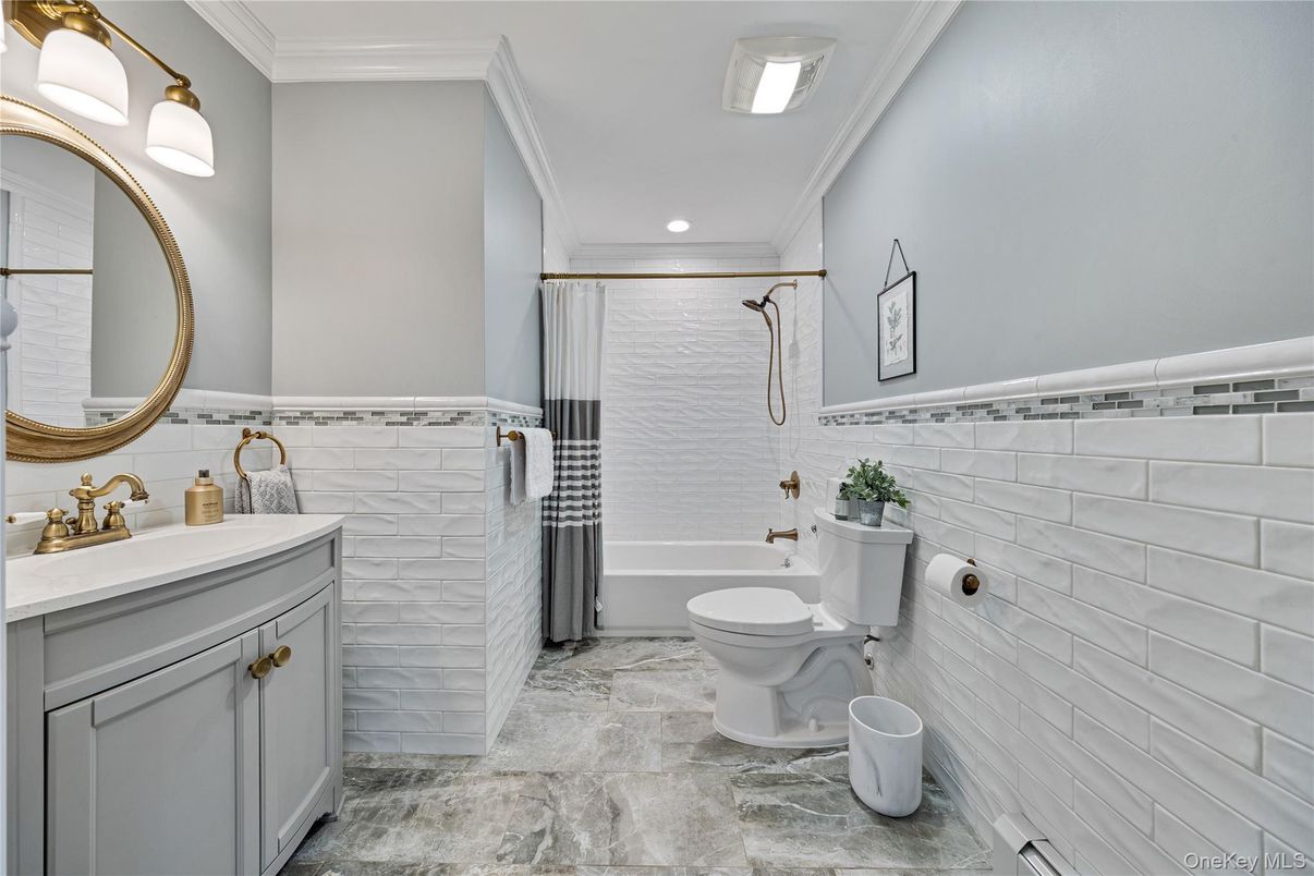 Bathroom, Interior, Recessed Lighting