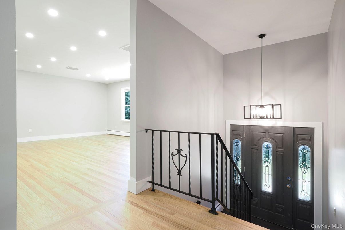 Interior, Pendant Lights, Recessed Lighting, Wood Texture Flooring