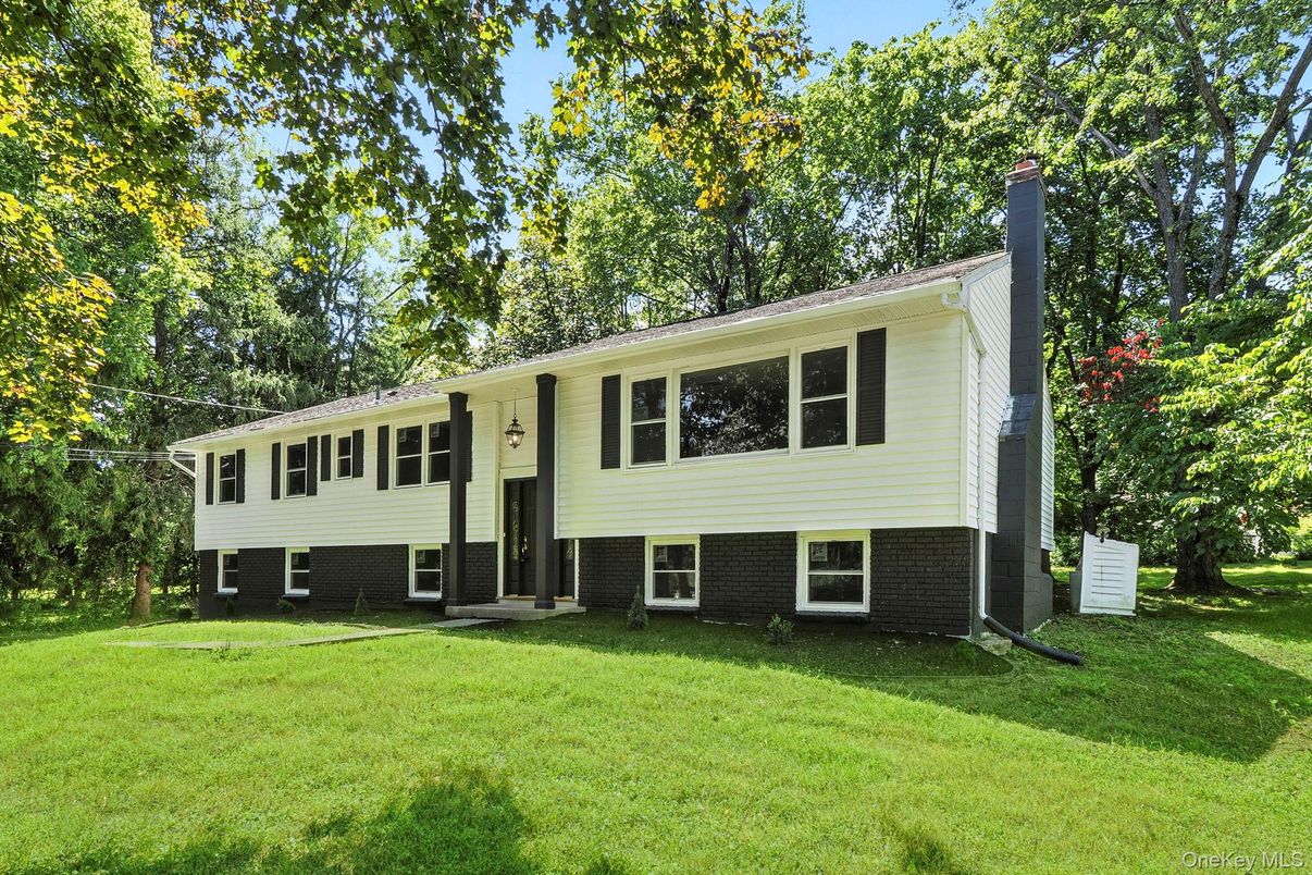 Backyard, Exterior, Facade, Raised Ranch