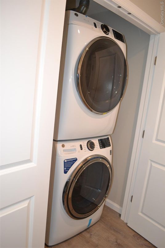 Interior, Utility Closets, Washer, Wood Texture Flooring