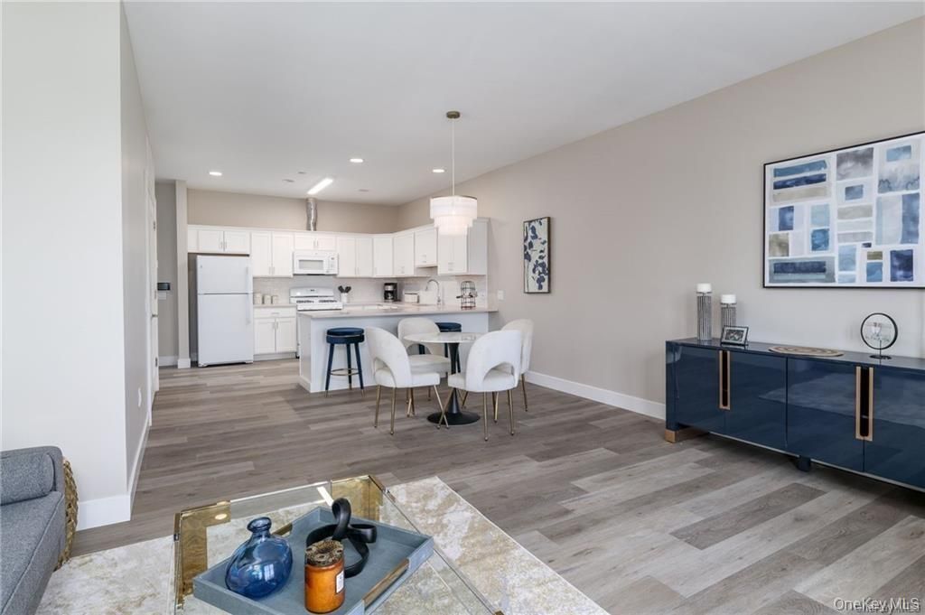 Dining room, Interior, Kitchen, Pendant Lights, Recessed Lighting, Wood Texture Flooring
