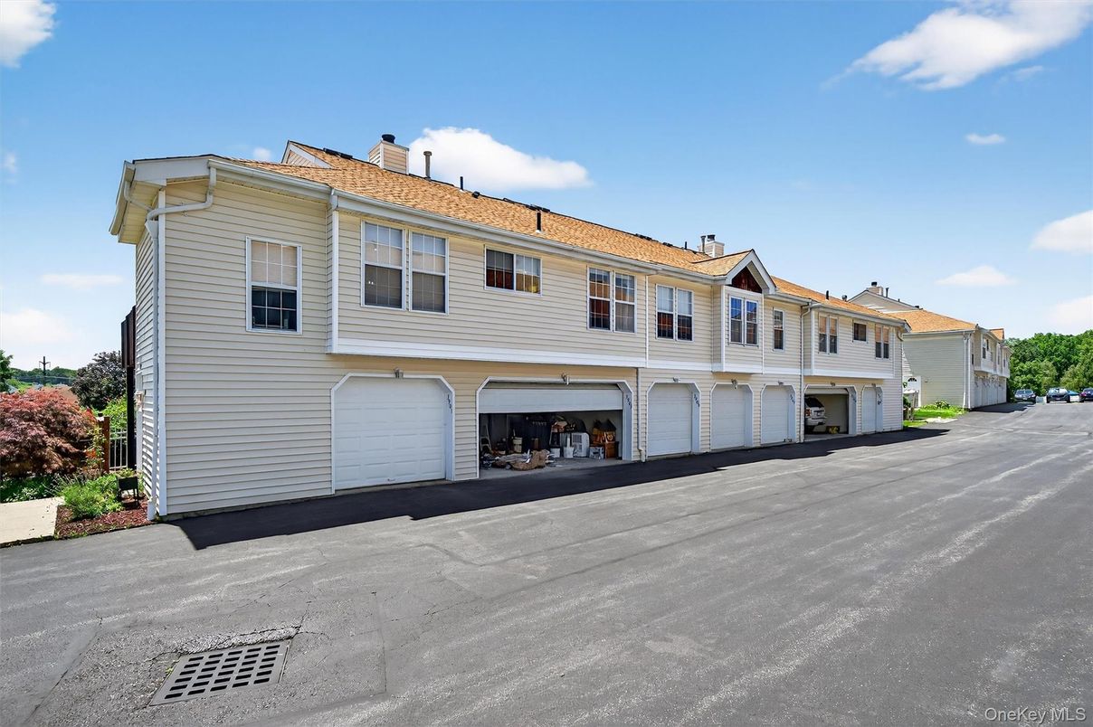 Attached, Exterior, Facade, Rowhouse