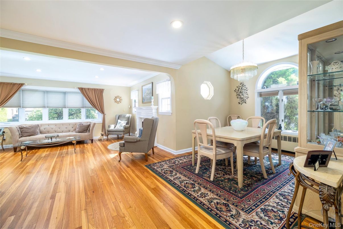 Dining room, Interior, Living room, Pendant Lights, Recessed Lighting, Wood Texture Flooring
