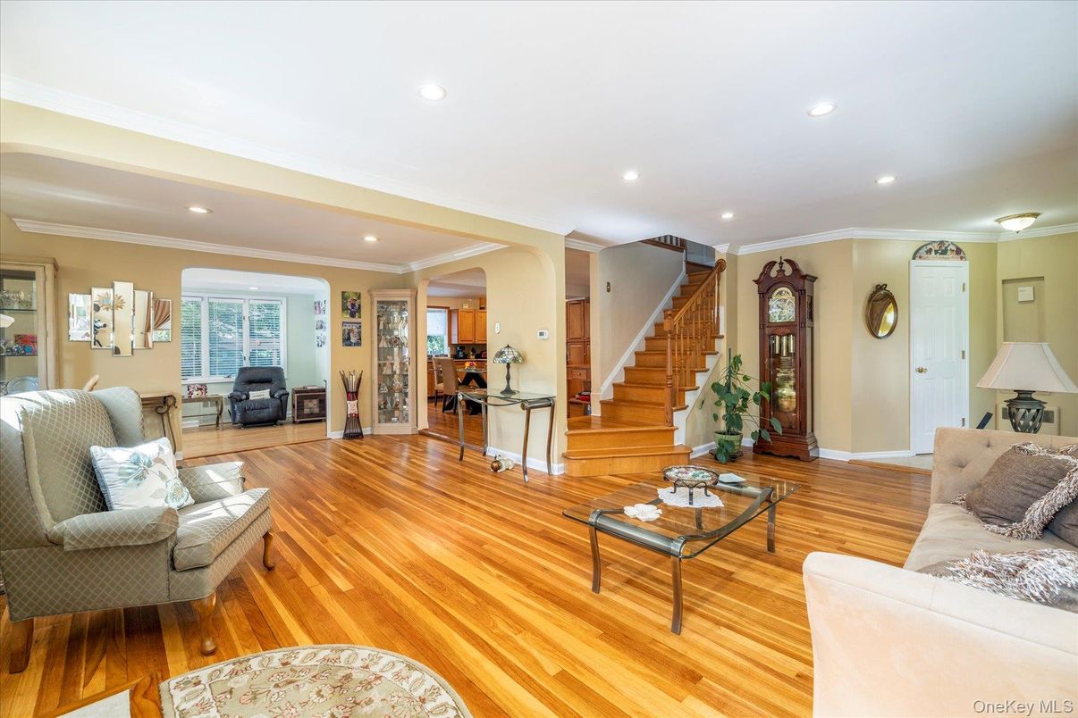 Interior, Living room, Recessed Lighting, Wood Texture Flooring