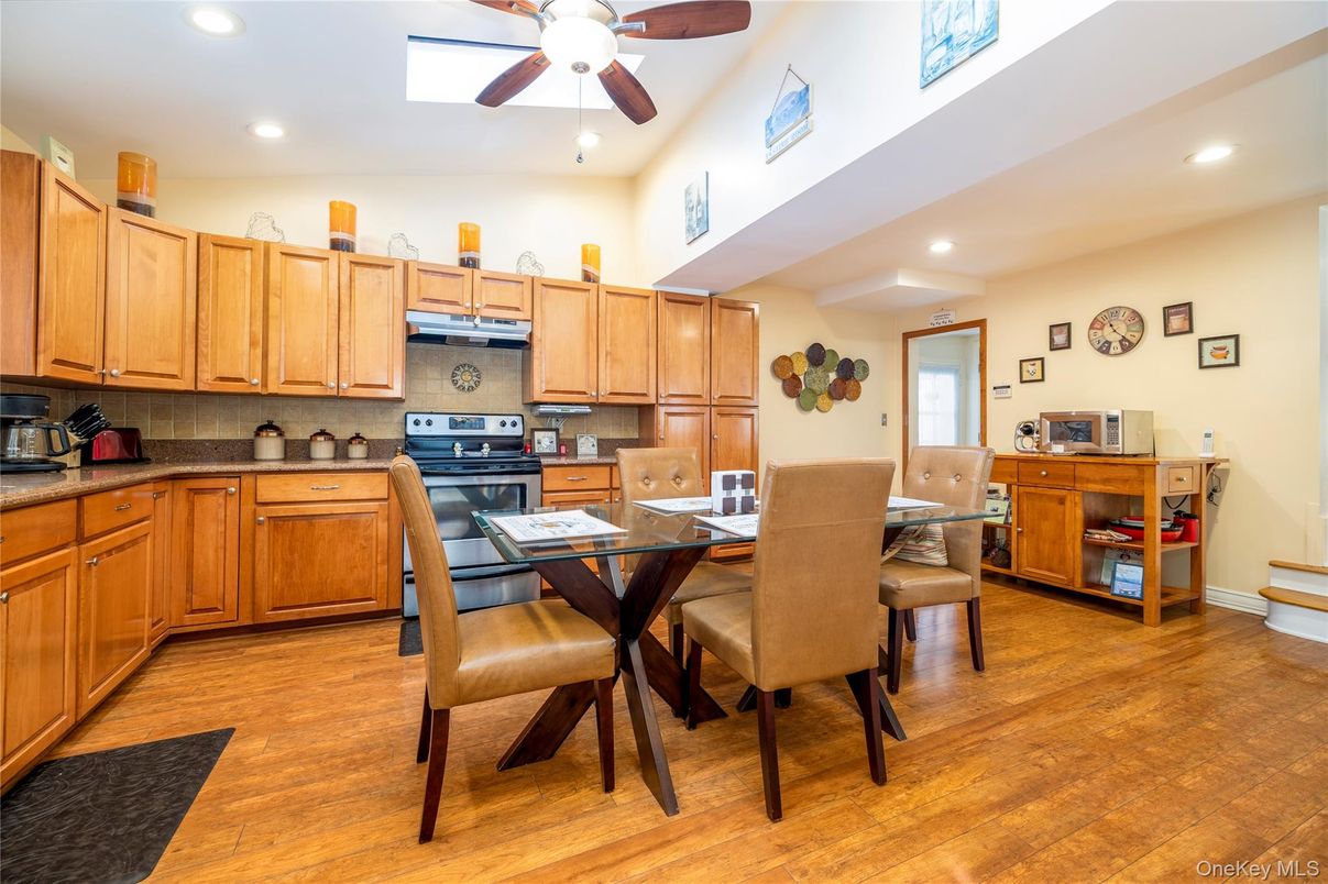 Dining room, Interior, Kitchen, Recessed Lighting, Wood Texture Flooring