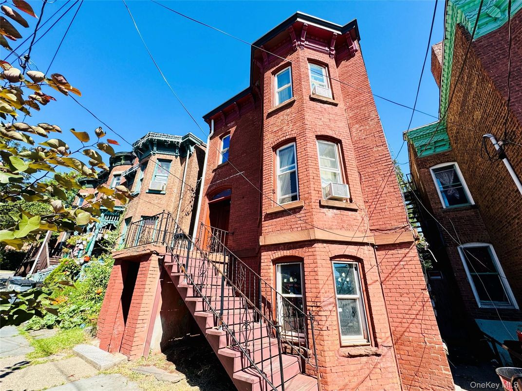 Exterior, Facade, Brick Facade, Rowhouse