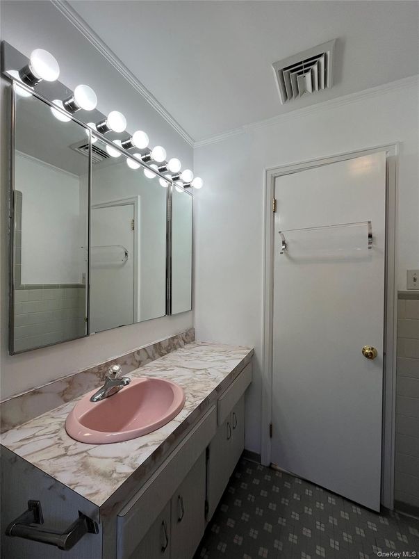 Bathroom, Interior, Tile Countertops