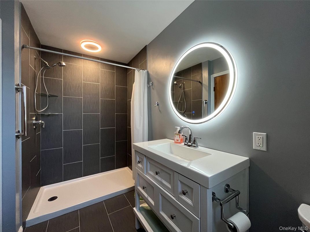Bathroom, Interior, Recessed Lighting