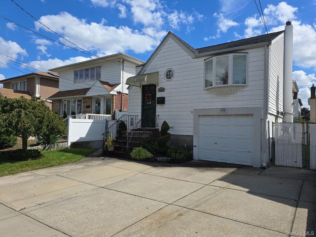 Attached, Exterior, Facade, Split Level