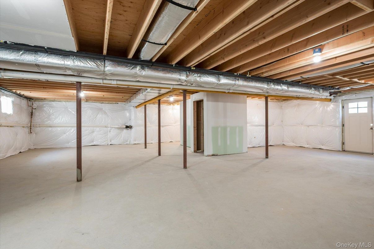 Garage, Interior, Wooden Beams