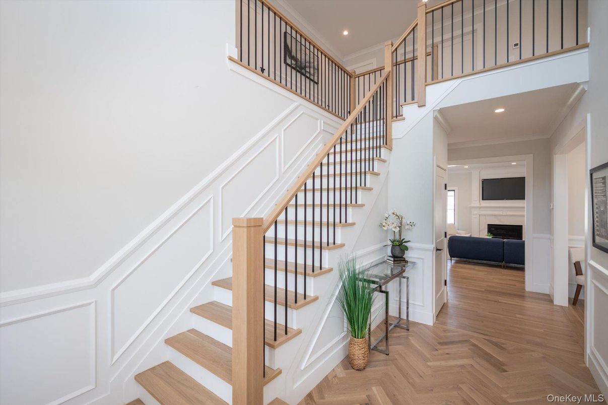 Interior, Recessed Lighting, Wood Texture Flooring
