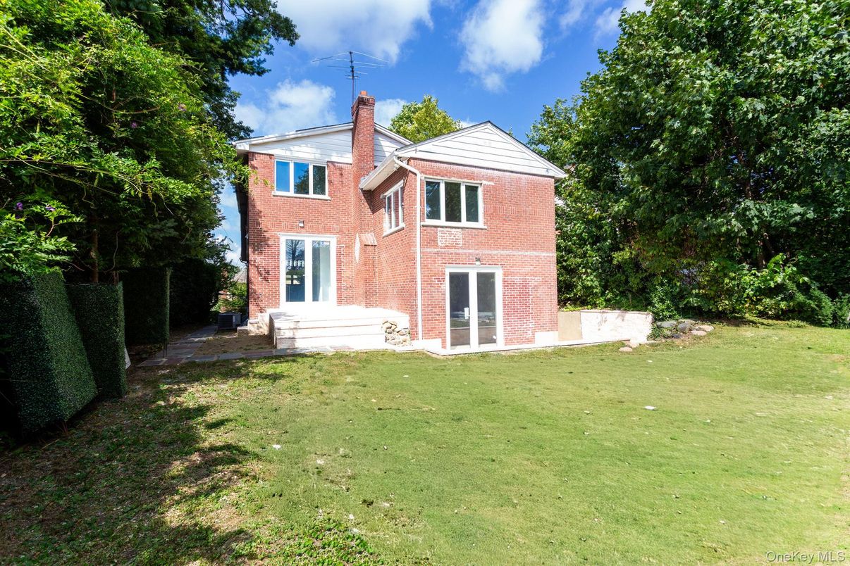 Backyard, Exterior, Facade, Brick Facade, Georgian