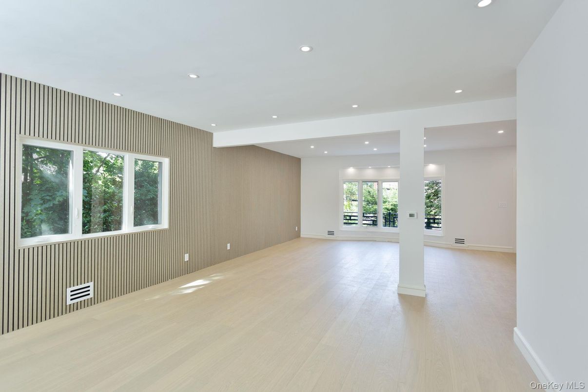 Empty room, Interior, Recessed Lighting, Wood Texture Flooring