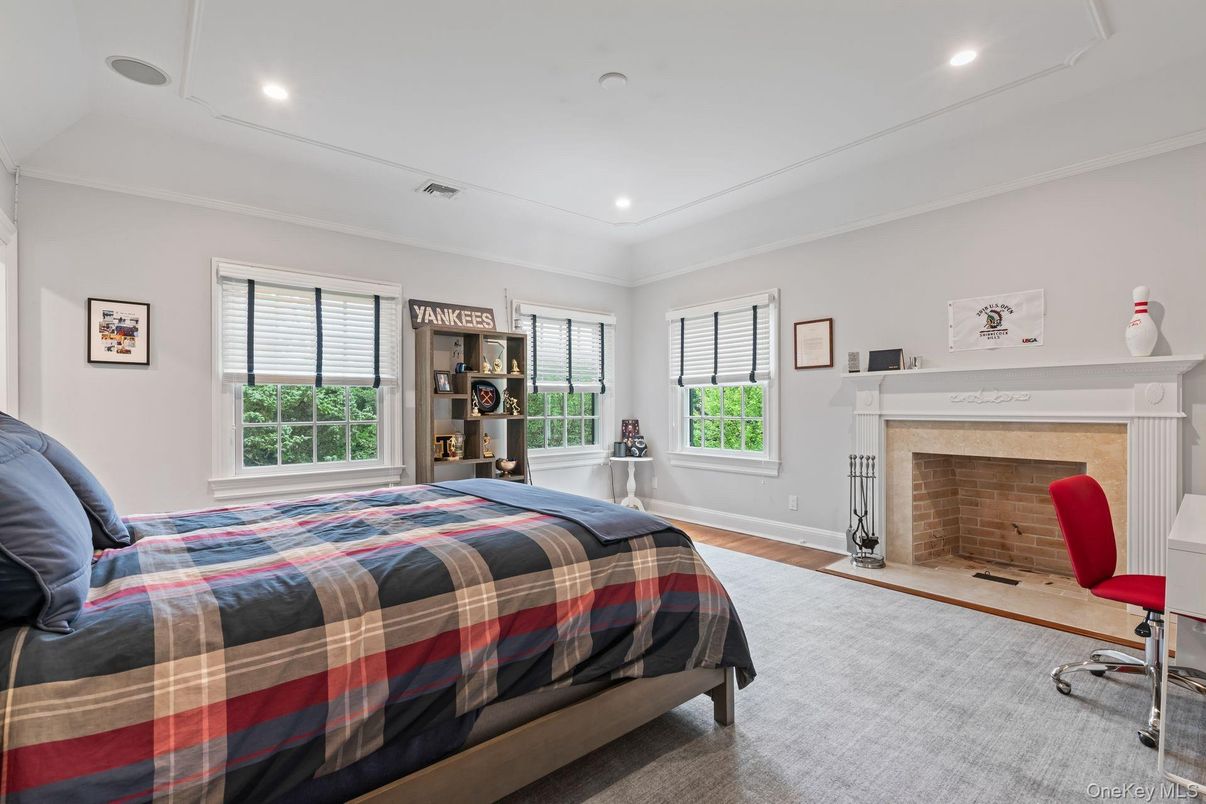Bedroom, Fireplace, Interior, Recessed Lighting, Wood Texture Flooring