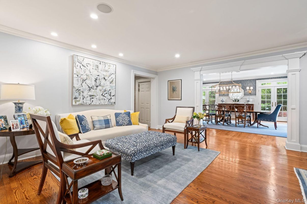Chandelier, Dining room, Interior, Living room, Recessed Lighting, Wood Texture Flooring
