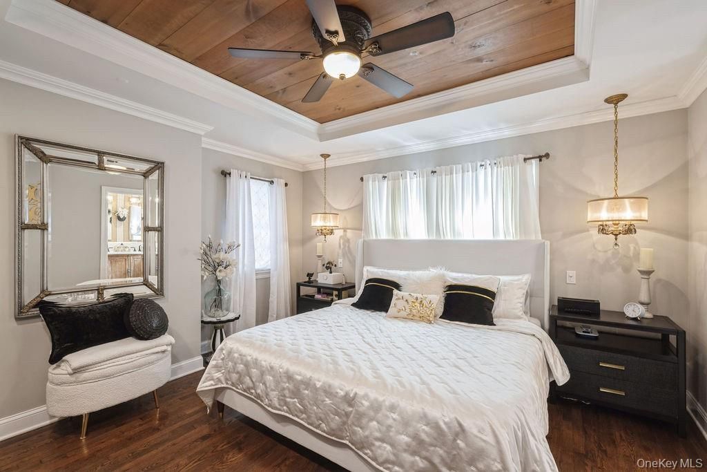 Bedroom, Interior, Pendant Lights, Recessed Lighting, Wooden Ceilings, Wood Texture Flooring