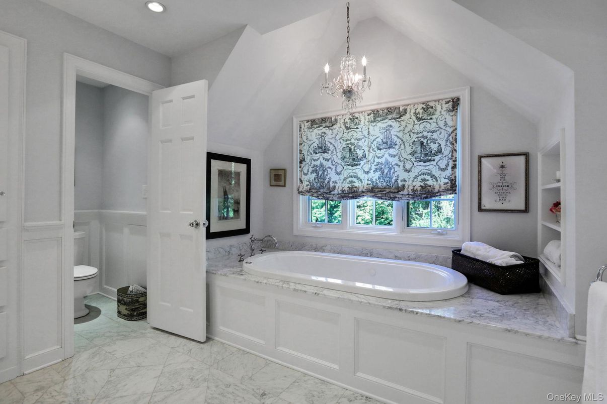 Bathroom, Interior, Marble, Pendant Lights, Recessed Lighting