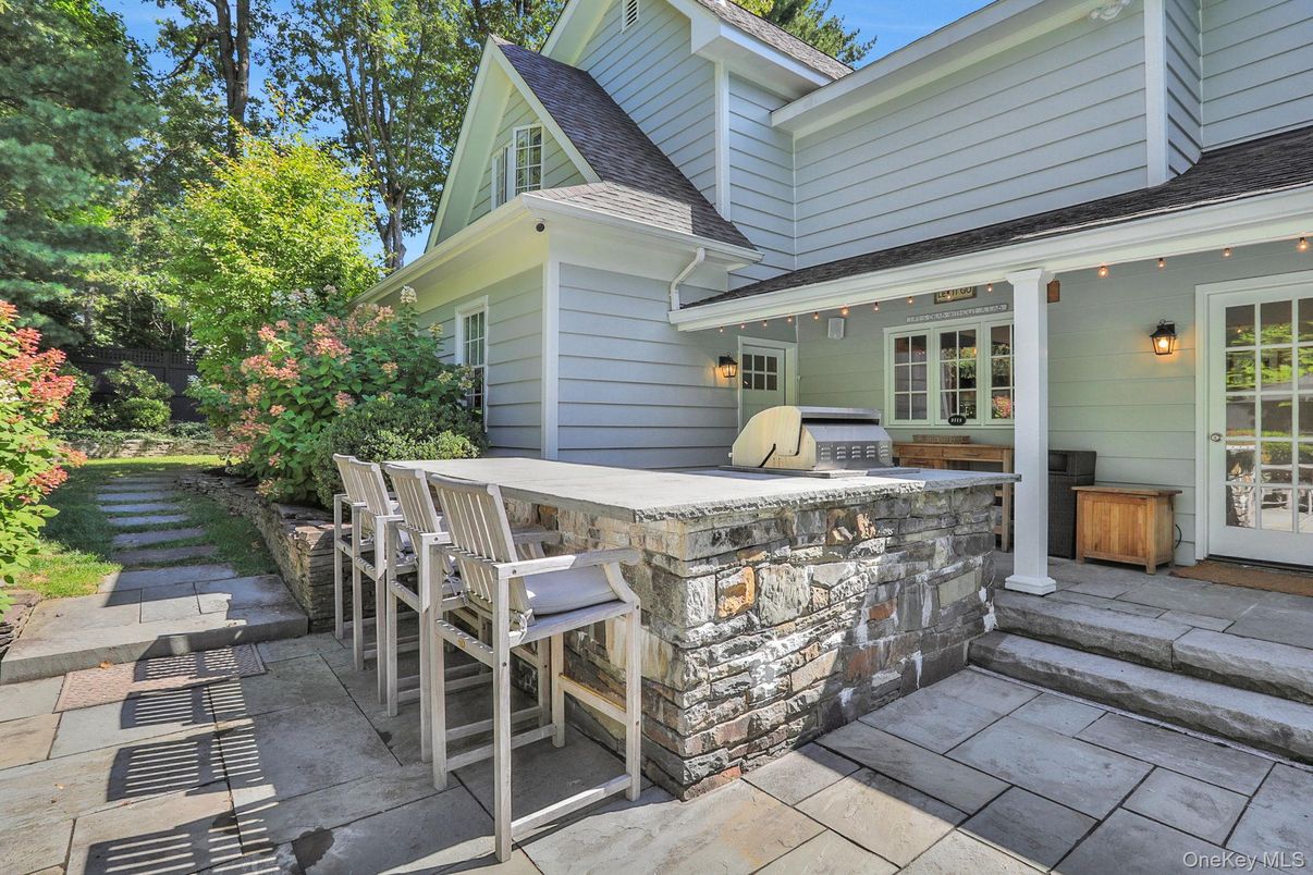 Exterior, Outdoor Kitchen