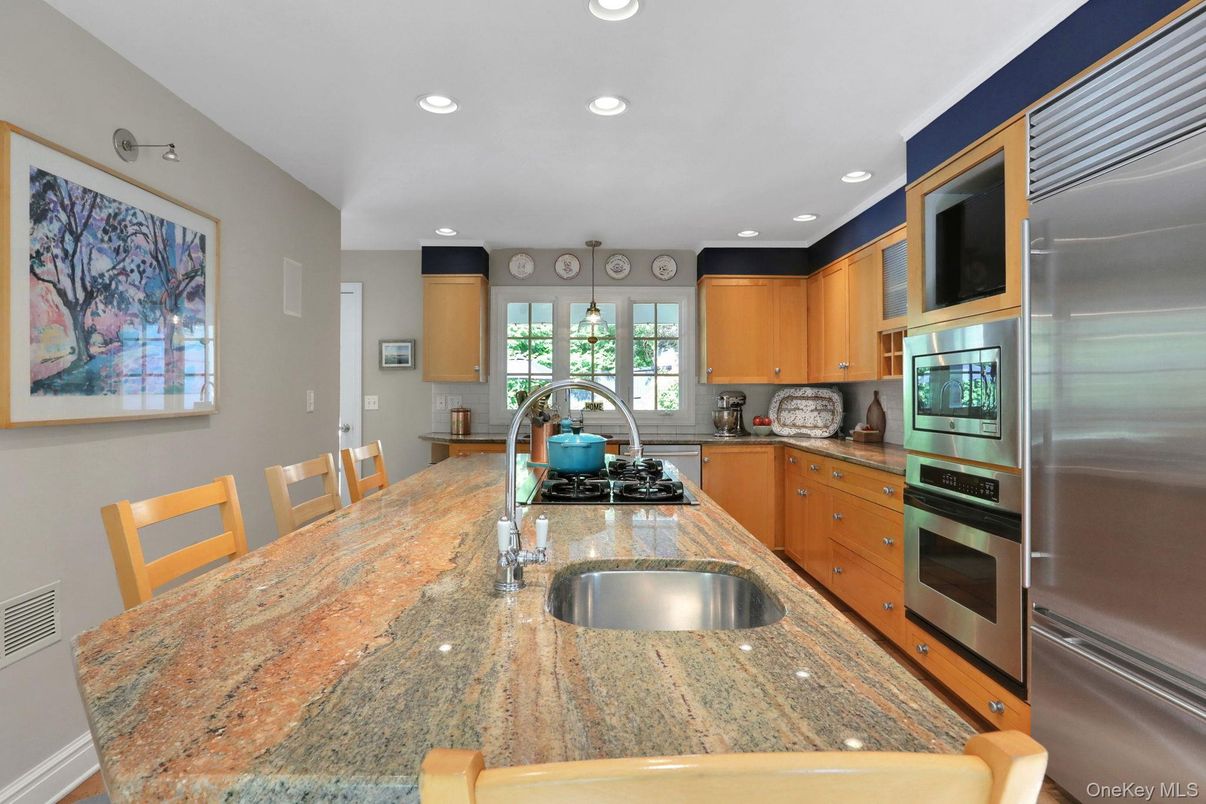Dining room, Interior, Kitchen, Recessed Lighting, Stainless Steel Appliances