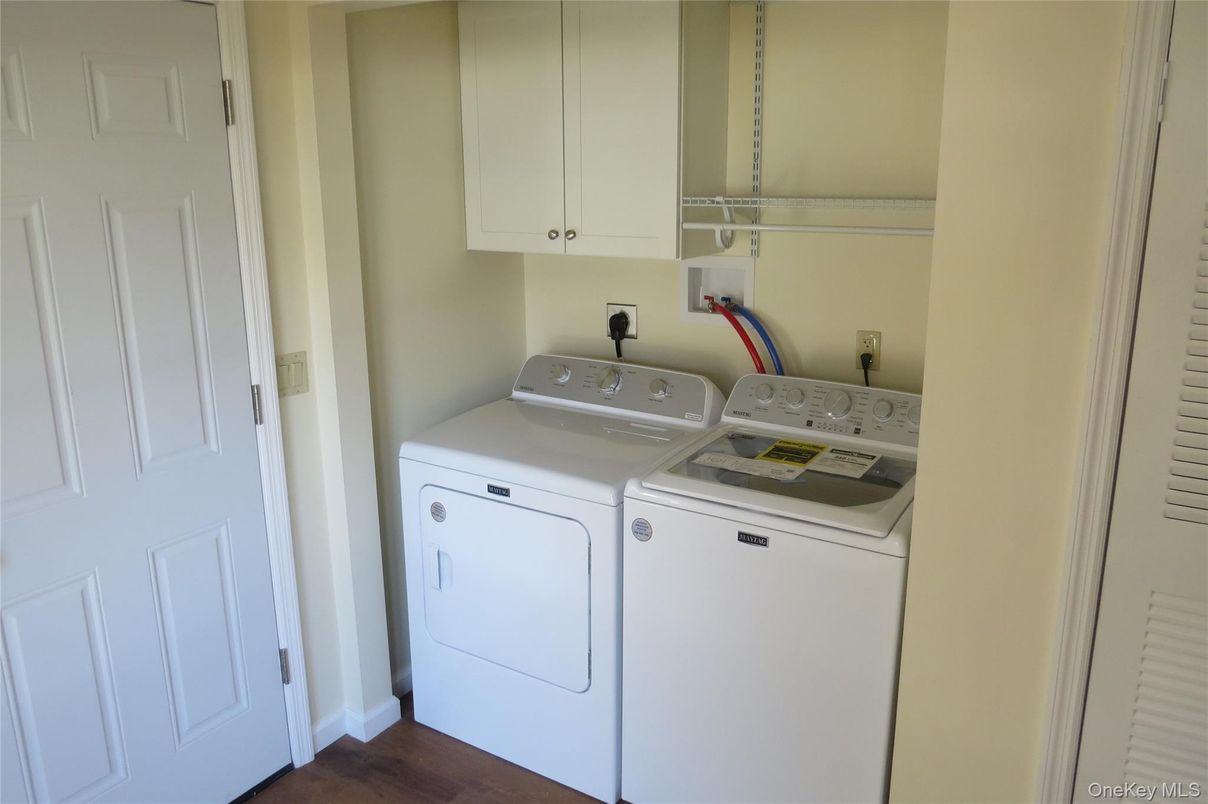 Interior, Utility Closets, Washer, Wood Texture Flooring