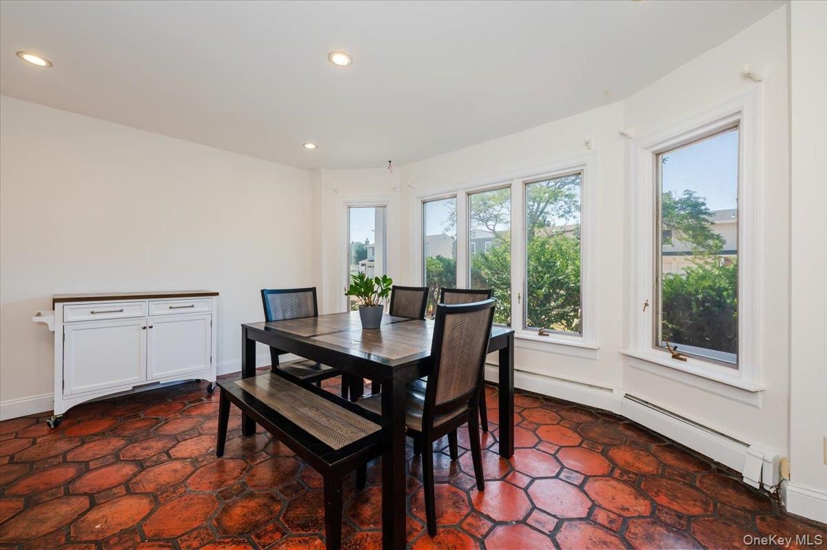 Dining room, Interior, Recessed Lighting