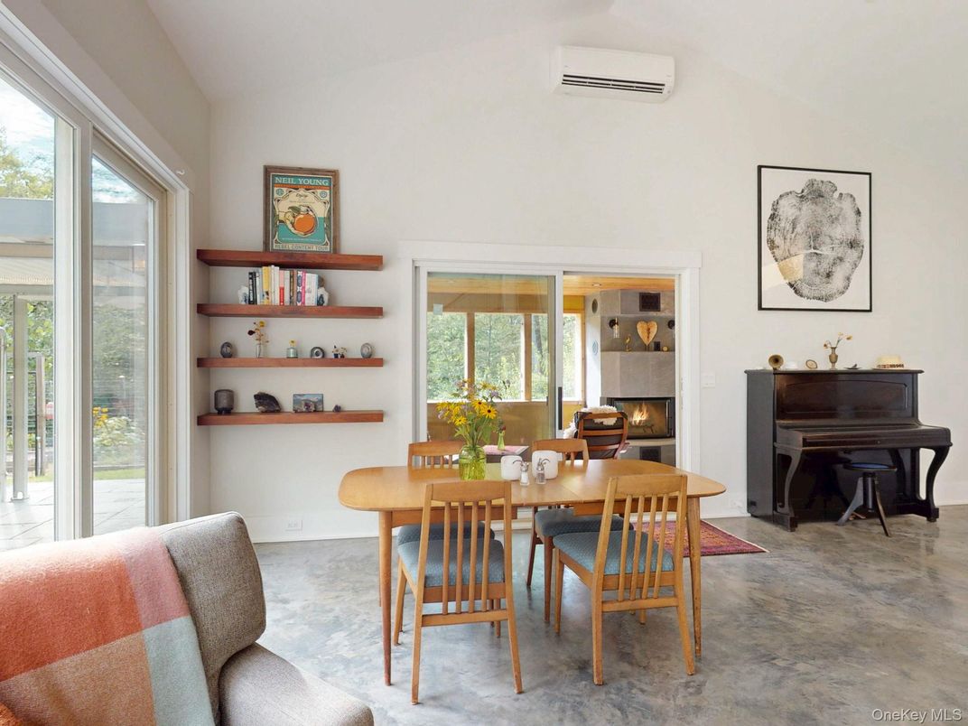 Dining room, Interior, Piano