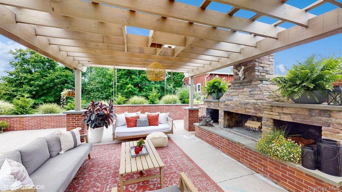 Exterior, Fireplace