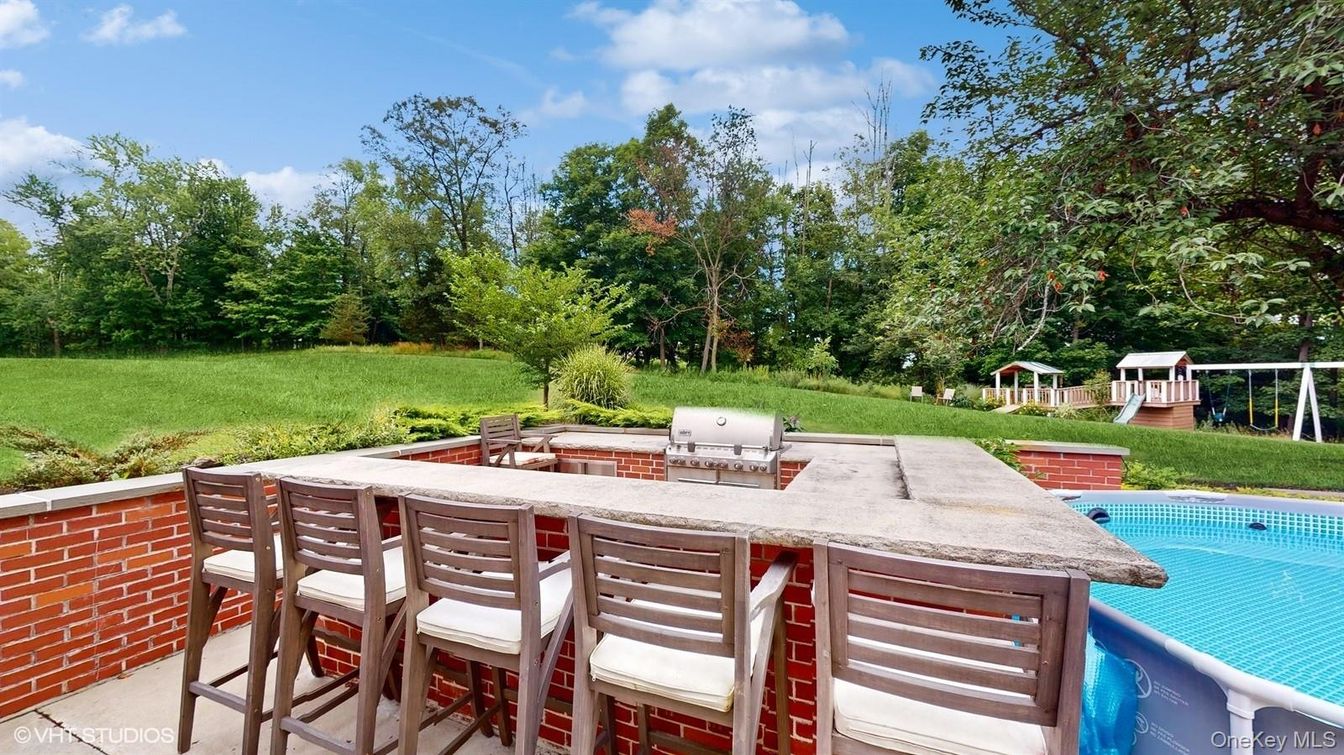 Backyard, Exterior, Outdoor Kitchen