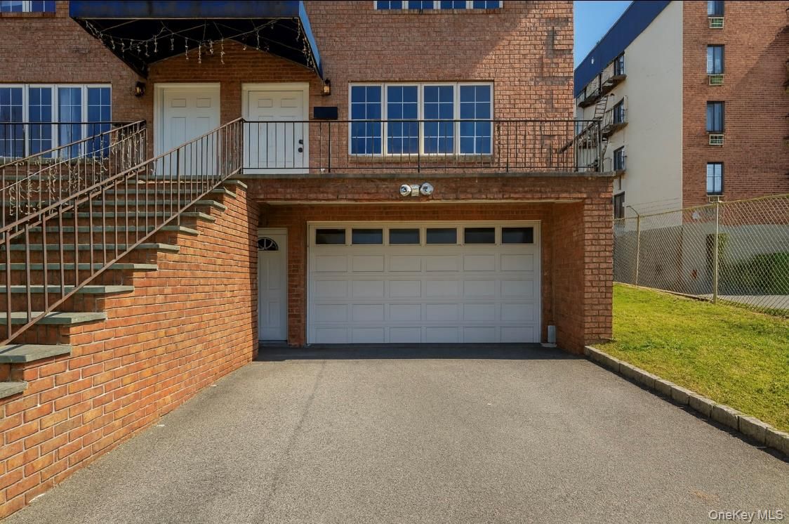 Attached, Exterior, Facade, Brick Facade, Rowhouse
