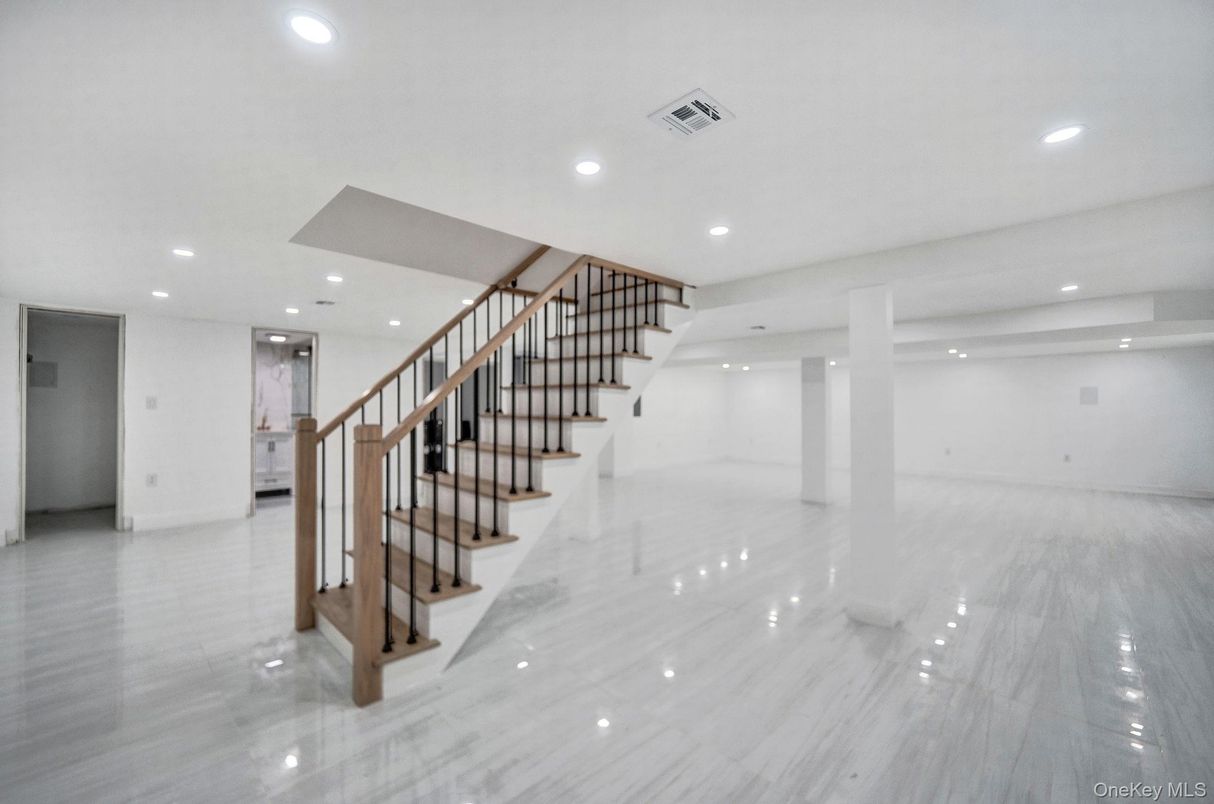 Empty room, Interior, Marble, Recessed Lighting