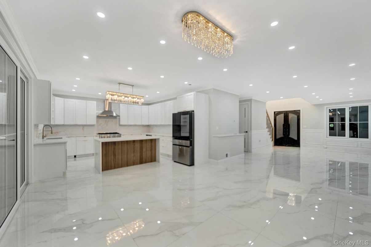 Chandelier, Interior, Kitchen, Marble, Pendant Lights, Recessed Lighting, Stainless Steel Appliances