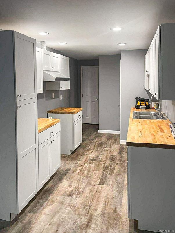 Interior, Kitchen, Recessed Lighting, Wood Texture Flooring