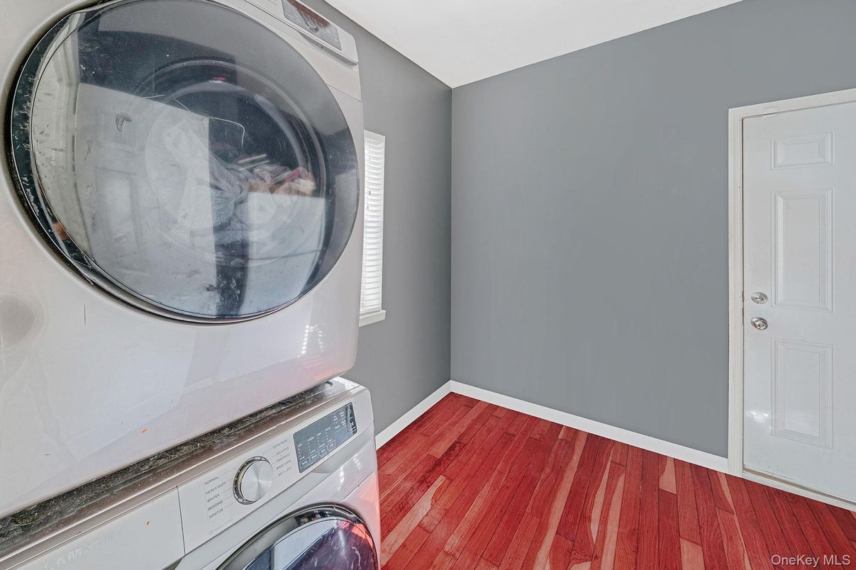 Interior, Washer, Wood Texture Flooring