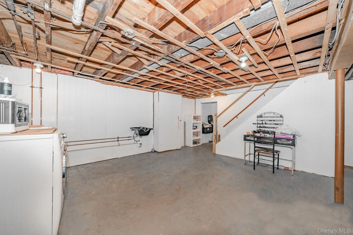 Interior, Washer, Wooden Beams, Wooden Ceilings