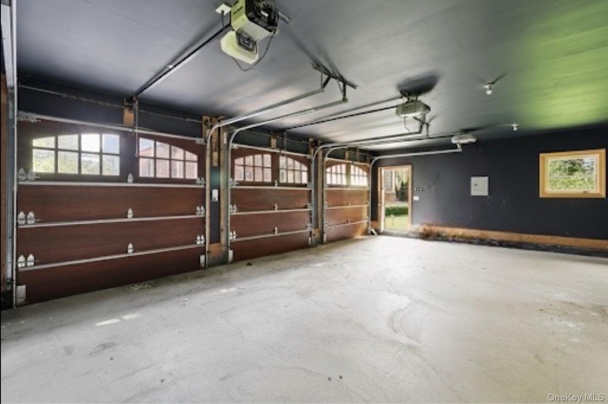 Garage, Interior