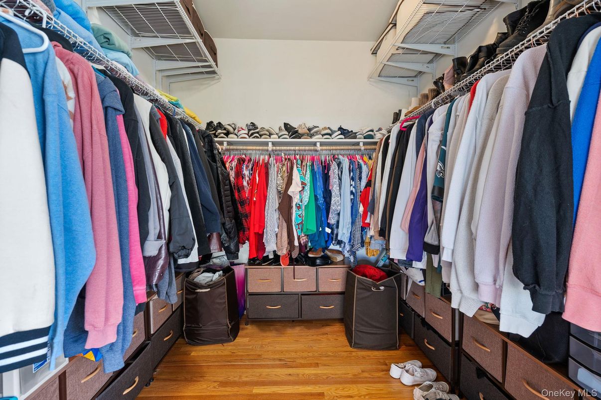 Interior, Walk-in Closets, Wood Texture Flooring