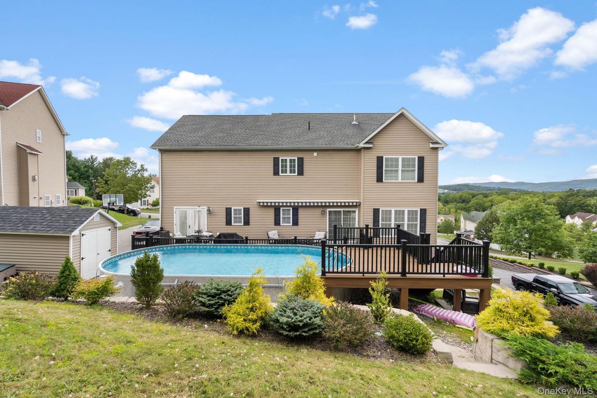 Exterior, Pool