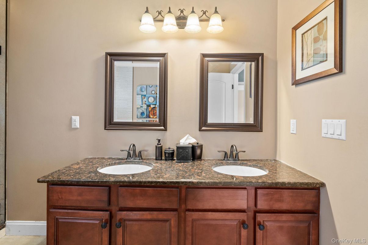 Bathroom, Dual Sink Vanities, Interior