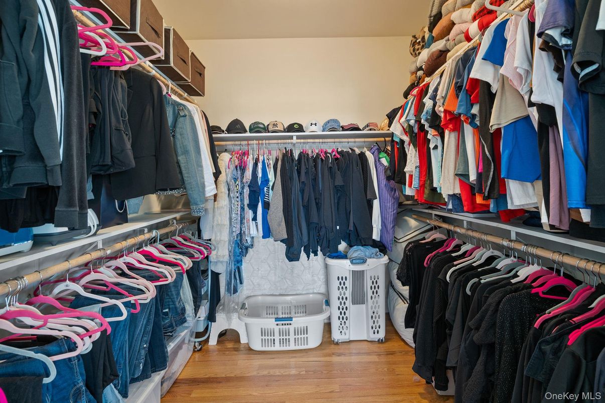 Interior, Walk-in Closets, Wood Texture Flooring