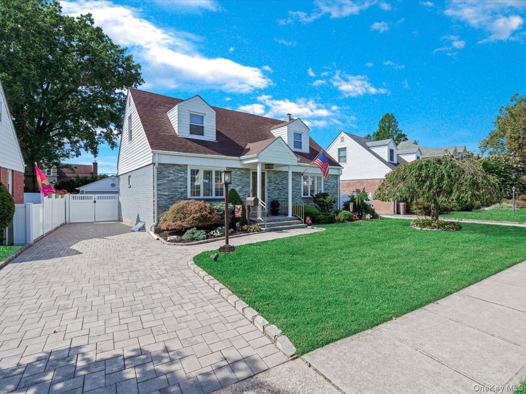Backyard, Exterior, Facade, Brick Facade, Cape Cod