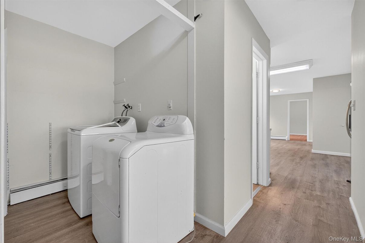 Interior, Utility Closets, Washer, Wood Texture Flooring