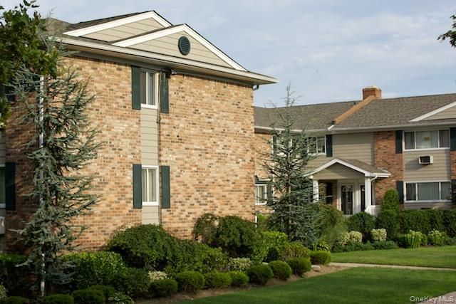 Exterior, Facade, Brick Facade, Georgian