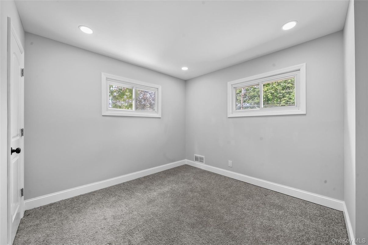 Empty room, Interior, Recessed Lighting