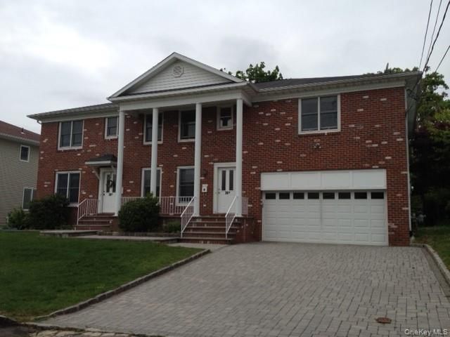 Attached, Exterior, Facade, Brick Facade, Georgian