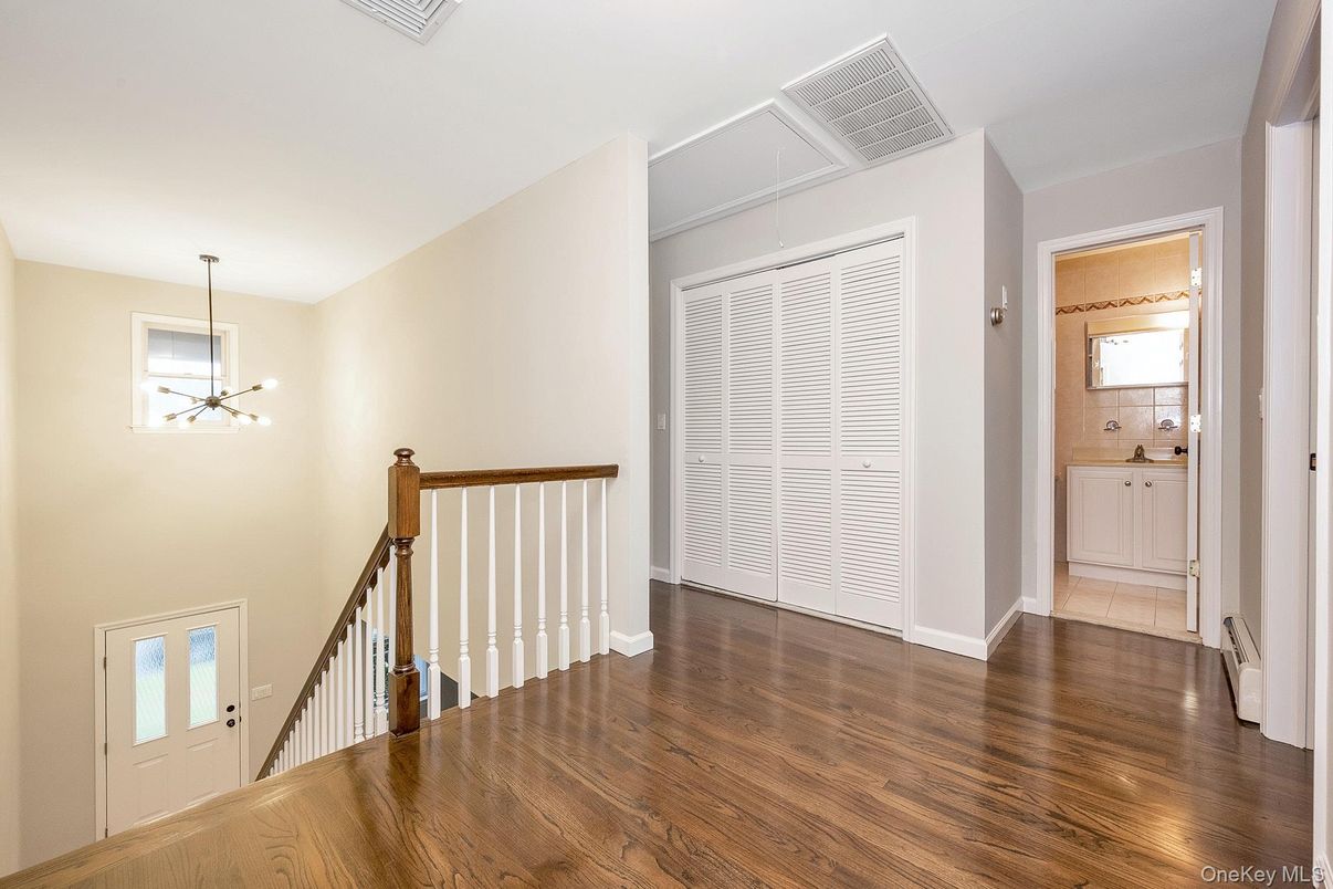 Empty room, Interior, Pendant Lights, Wood Texture Flooring